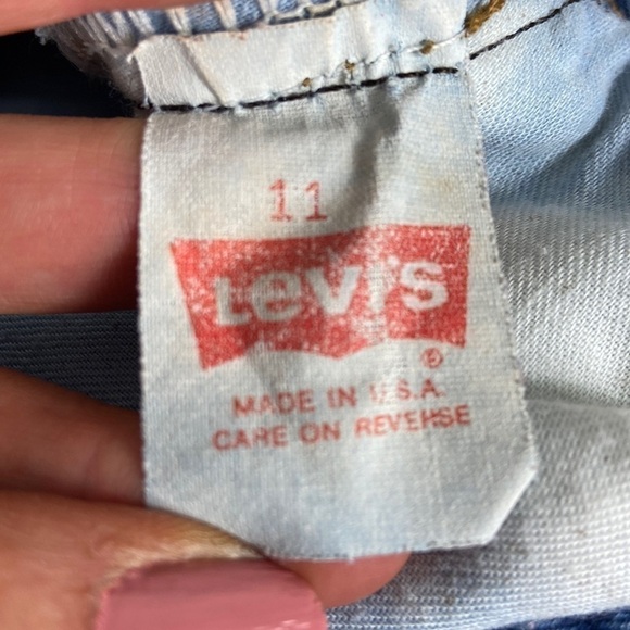 Levi’s Vintage 80’s Custom Bleach Dyed Distressed Highrise Jean Shorts Size 11 - Picture 4 of 13